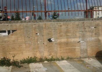 AVEZZANO Il muro dell'ospedale ripulito dallo stricione neofascista