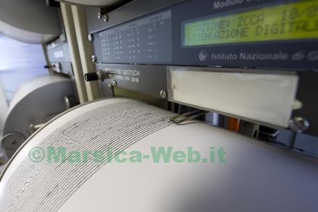 Un vecchio sismografo, ancora in uso, nella sala sismica dell' Istituto Nazionale di Geofisica e Vulcanologia a Roma oggi 10 maggio 2011.
ANSA/MASSIMO PERCOSSI