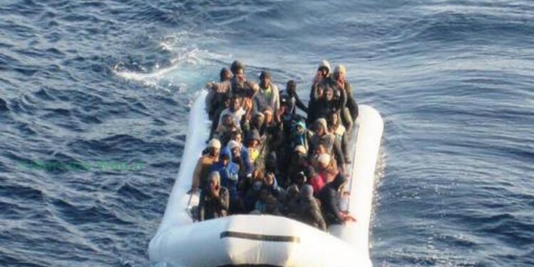 Immigrazione a Lampedusa sbarcati 200 migranti 581c197f0ad1cd524580cfb51ec26a0b.jpg