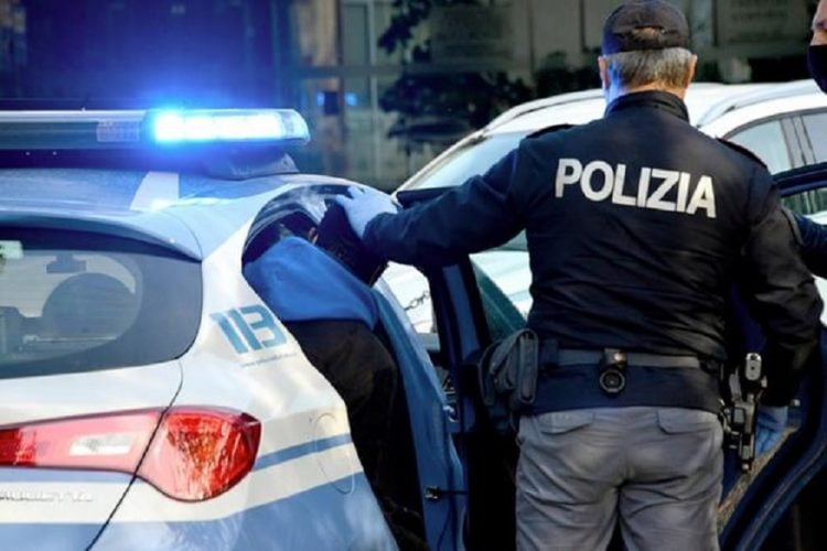 ARRESTATA COPPIA DI SPACCIATORI 1 polizia arresto