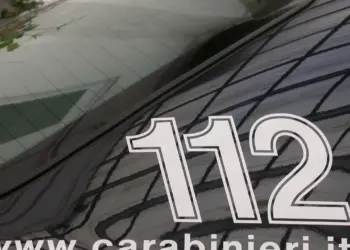 'Non ci pagano', tre operai minacciano di buttarsi da impalcatura - Notizie 3 ‘Non ci pagano’, tre operai minacciano di buttarsi da impalcatura – Notizie
