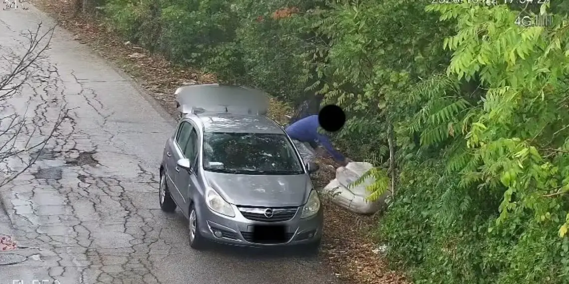 Pescara, rifiuti in strada e vicino al fiume, identificati dalle telecamere - Notizie 1 5c98aeb2250f85ede814ad10860cc13c