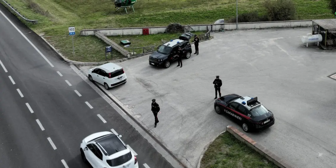 AVEZZANO CARABINIERI: DUE PERSONE DENUNCIATE, STUPEFACENTE E DENARO SEQUESTRATI, RECUPERATA LA REFURTIVA DI UN FURTO 1 CONTROLLI CARABINIERI