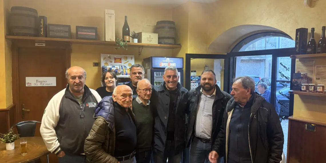 CANISTRO SUPERIORE, L’ASSESSORE MARIO QUAGLIERI IN VISITA AL BAR CENTRALE: VICINANZA ALLA COMUNITÀ E ALLA COOPERATIVA 1 IMG 9435