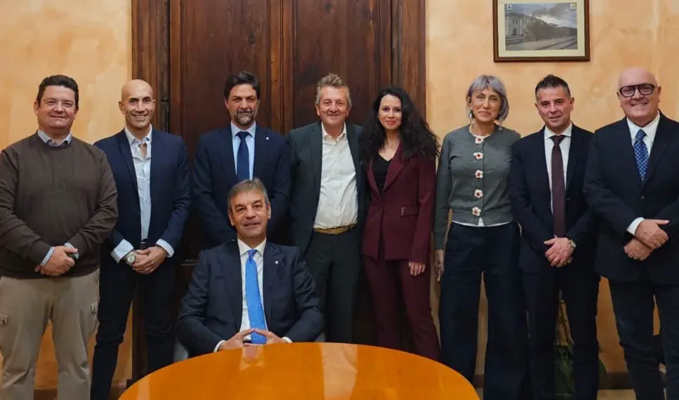 ATER L’AQUILA: “PIANO CASA E COORDINAMENTO PIÙ EFFICACE TRA L’AZIENDA E IL COMUNE DI AVEZZANO”, NEL CAPOLUOGO MARSICANO CONFRONTO TRA DI PANGRAZIO E ANTIDORMI 1 Incontro Az3