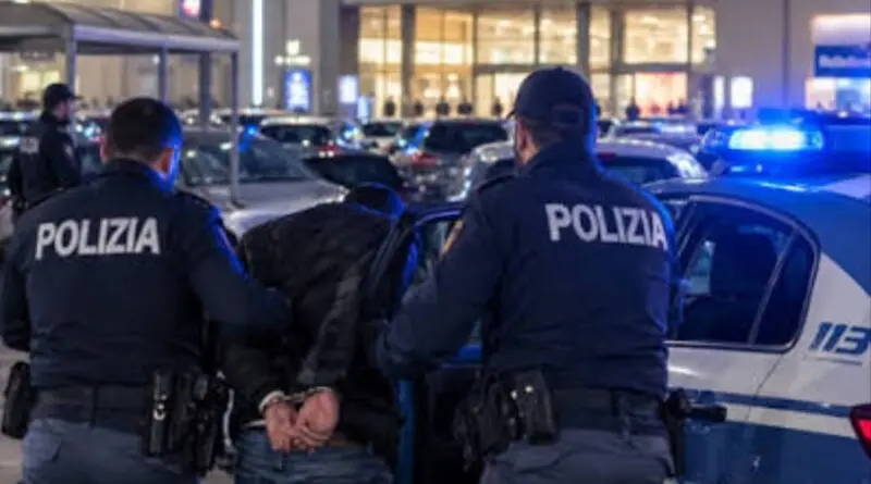AVEZZANO, COLPO DA OLTRE 1.500 EURO ALL'IPERCOOP, ARRESTATI DUE CITTADINI STRANIERI PER RAPINA E RESISTENZA A PUBBLICO UFFICIALE 1 POLIZIA ARRESTO 2026