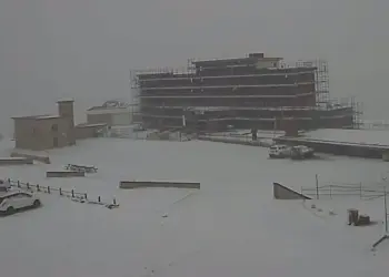 Neve a Campo Imperatore, fiocchi fino a quota mille metri sull'Appennino - Notizie 3 Neve a Campo Imperatore, fiocchi fino a quota mille metri sull’Appennino – Notizie