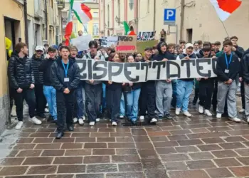 'Rispettateci', a Chieti studenti degli istituti superiori in corteo - Notizie 2 ‘Rispettateci’, a Chieti studenti degli istituti superiori in corteo – Notizie